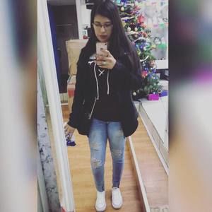 Meet your Posher, Vanessa